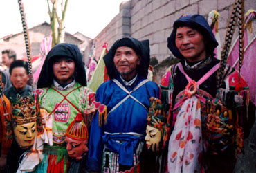 Mask performance tradition Three generations of mask performers