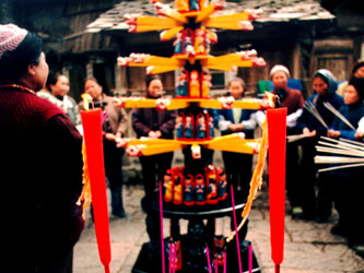 Yao Shi Dong Chinese Women worship and Chanting